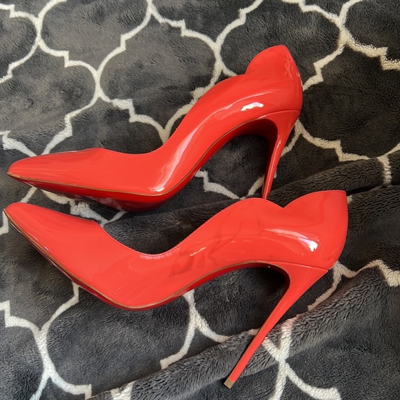 Christian Louboutin heels - Picture 2 of 7